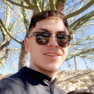 Meet your Posher, Carlos